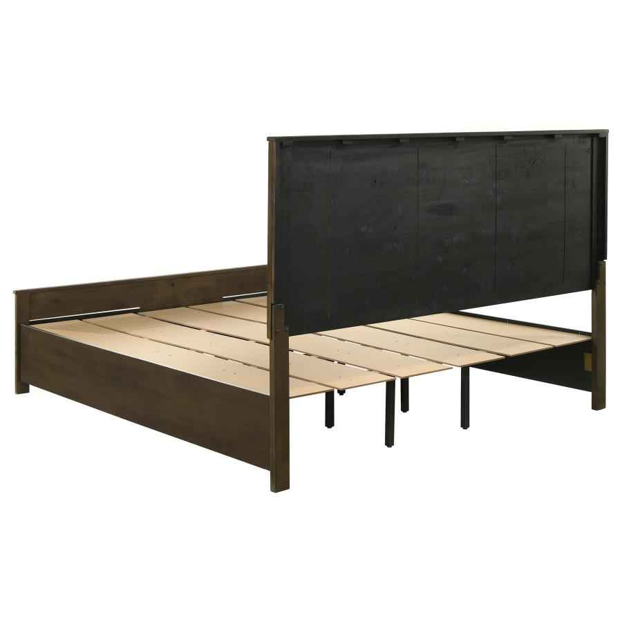 Woodmont 4-piece Eastern King Bedroom Set Golden Brown
