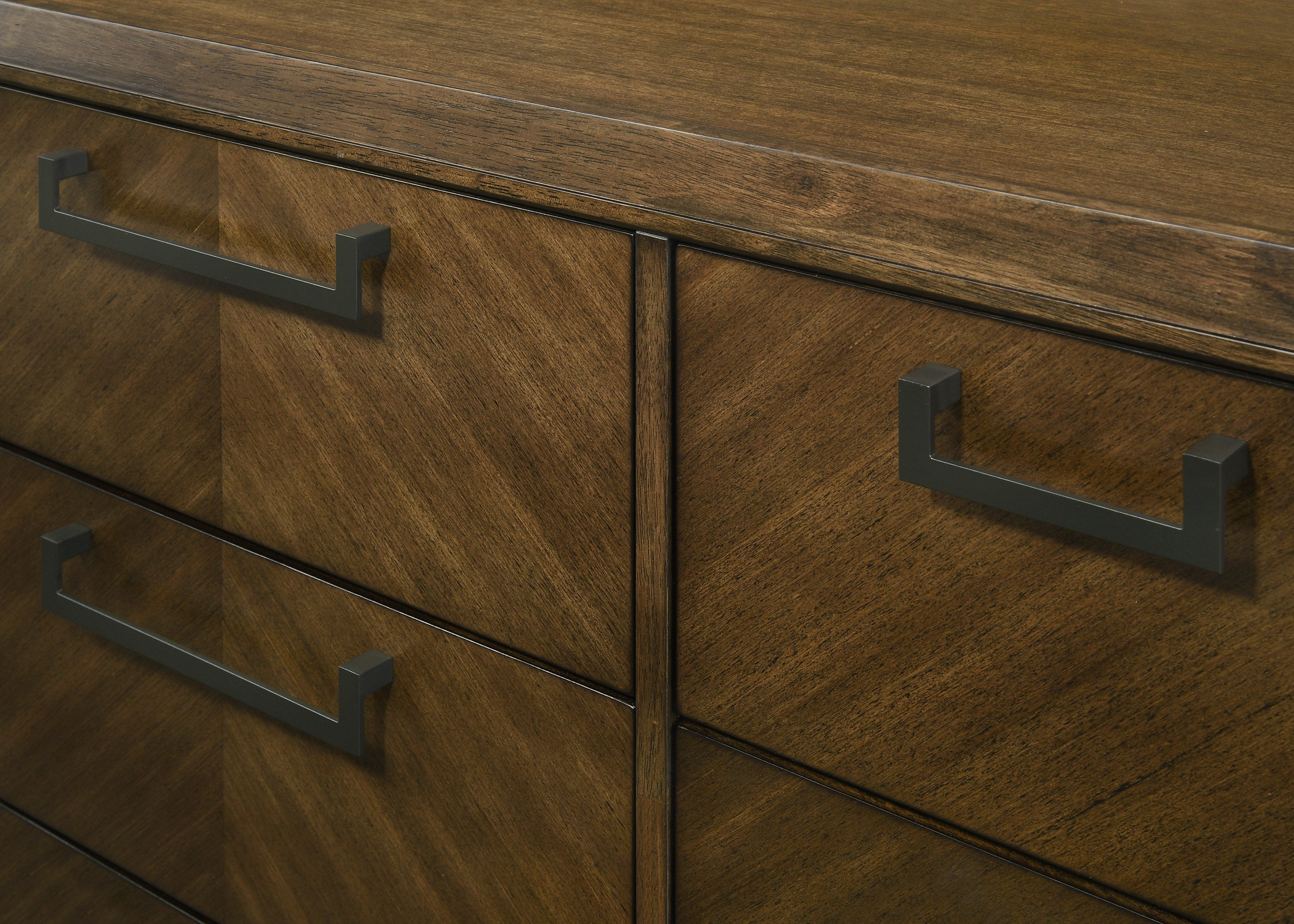 LAKECREST B6520K-4P (6-Piece Bedroom Set)
