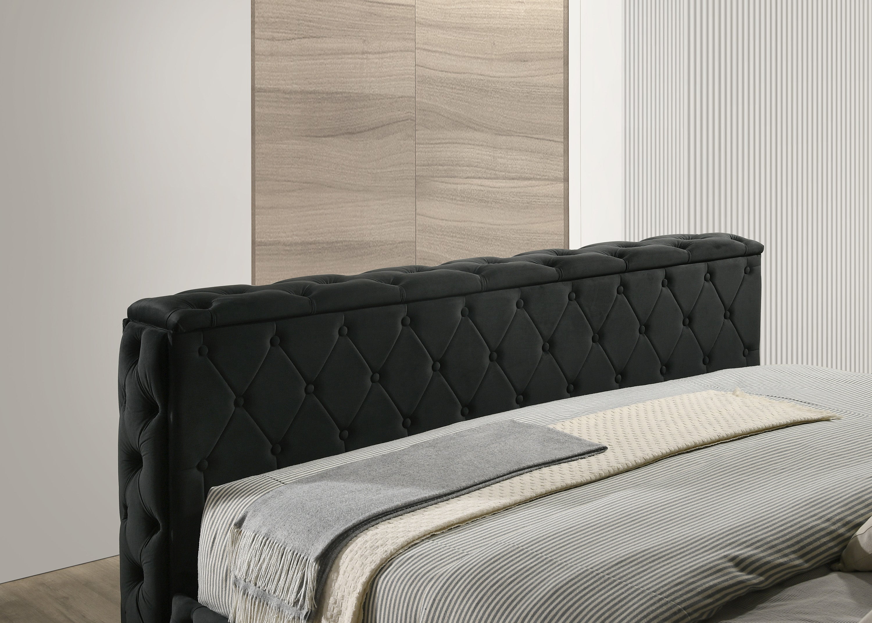 JOSEPHINE 5213BK (6-Piece Bed Set)