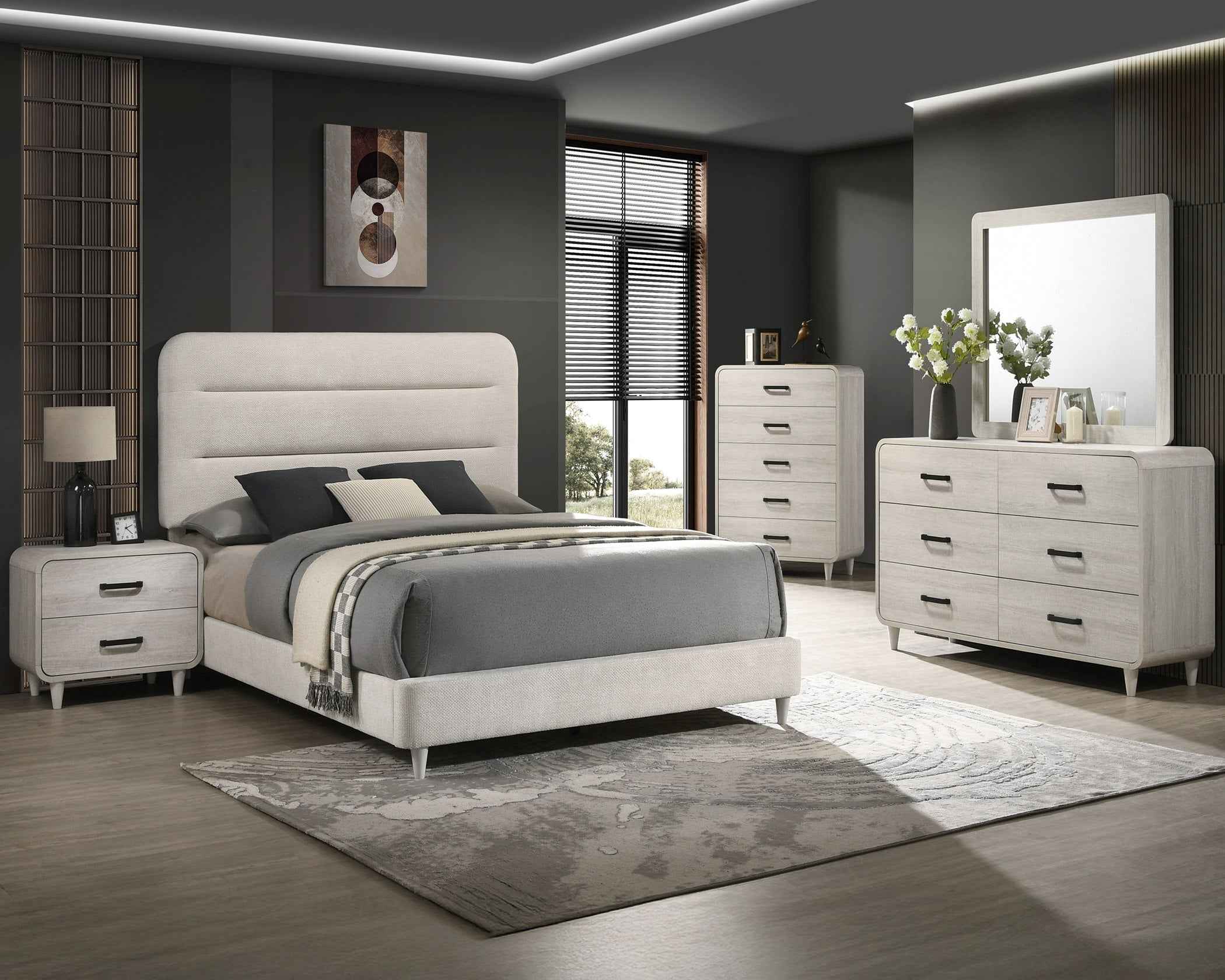 CM4900 Nyomi White