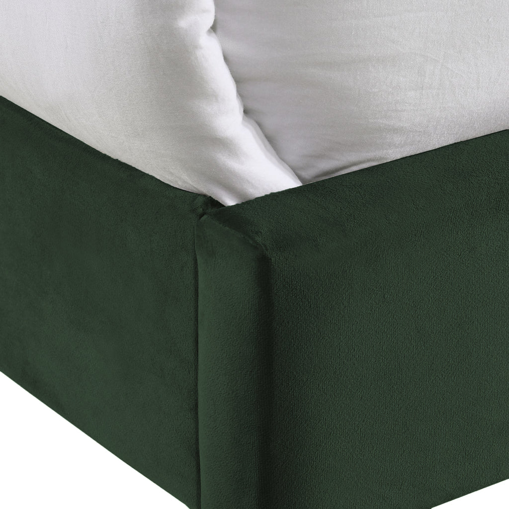 Coyote-Queen-Bed-W/Carroll-Emerald-w/Two-End-Table-(ISTA-3)