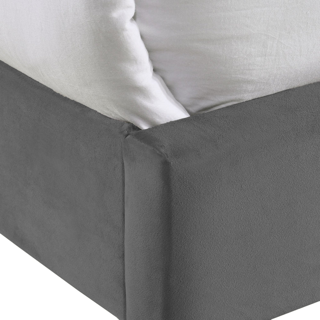 Coyote-King-Bed-W/Carroll-Grey-w/Two-End-Table-(3A-Packing)