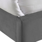 Coyote-King-Bed-W/Carroll-Grey-w/Two-End-Table-(3A-Packing)