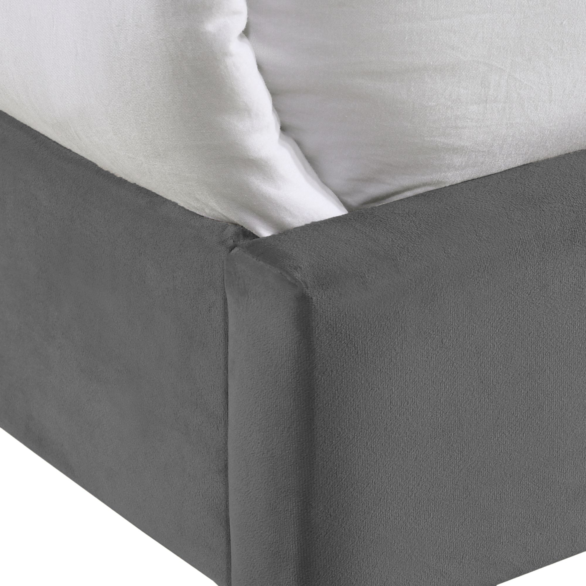 Coyote-King-Bed-W/Carroll-Grey-w/Two-End-Table-(3A-Packing)