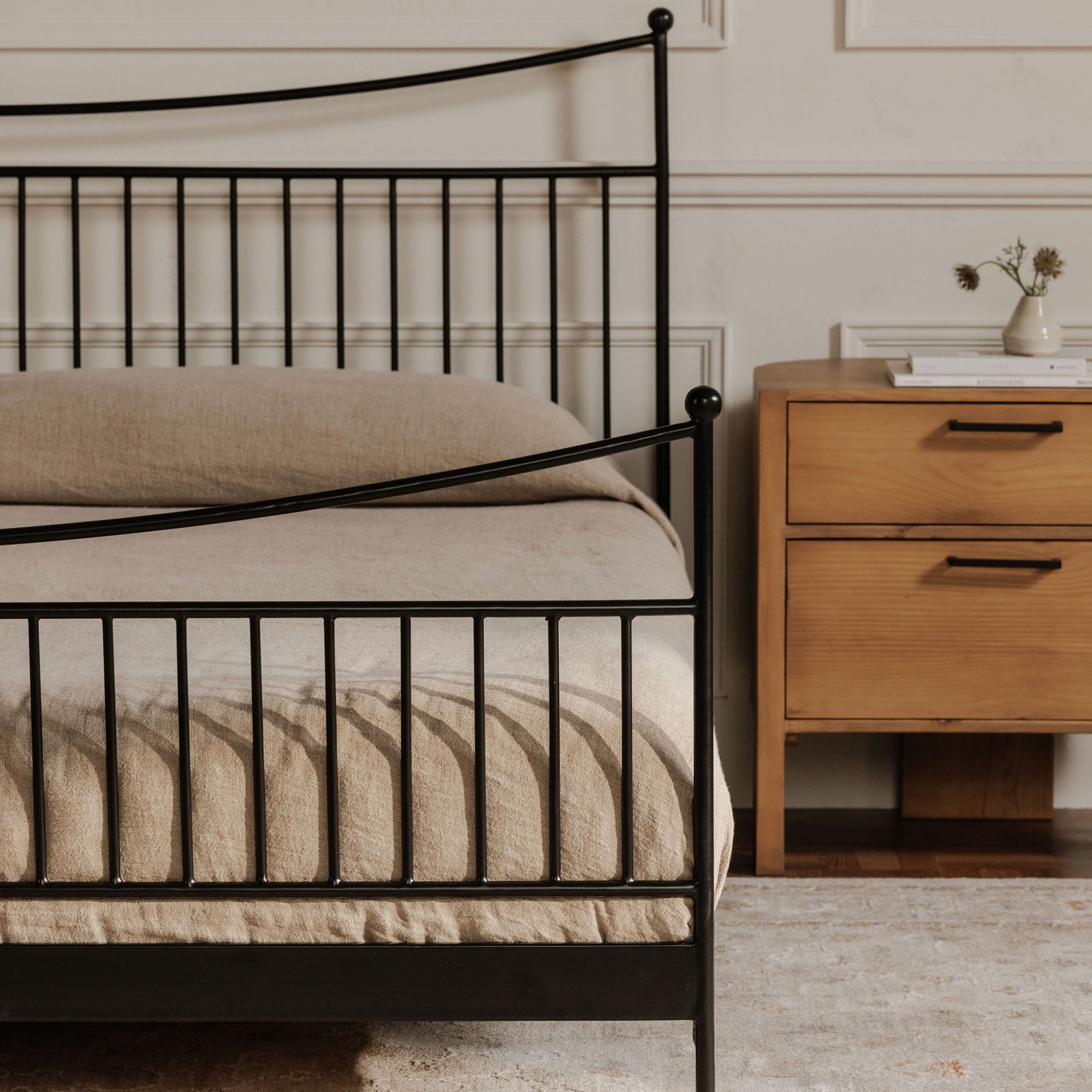 Monet King Bed Black