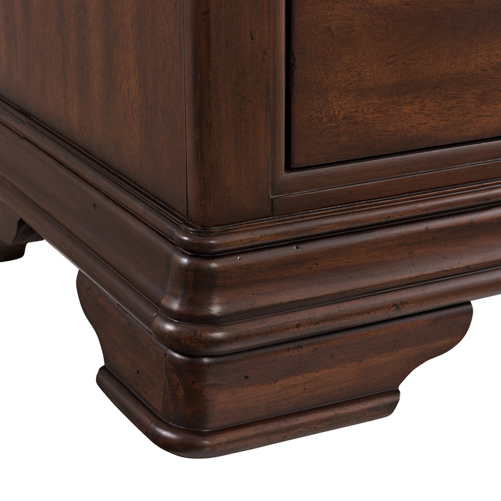 Phillipe 8 Drawer Dresser in Cherry