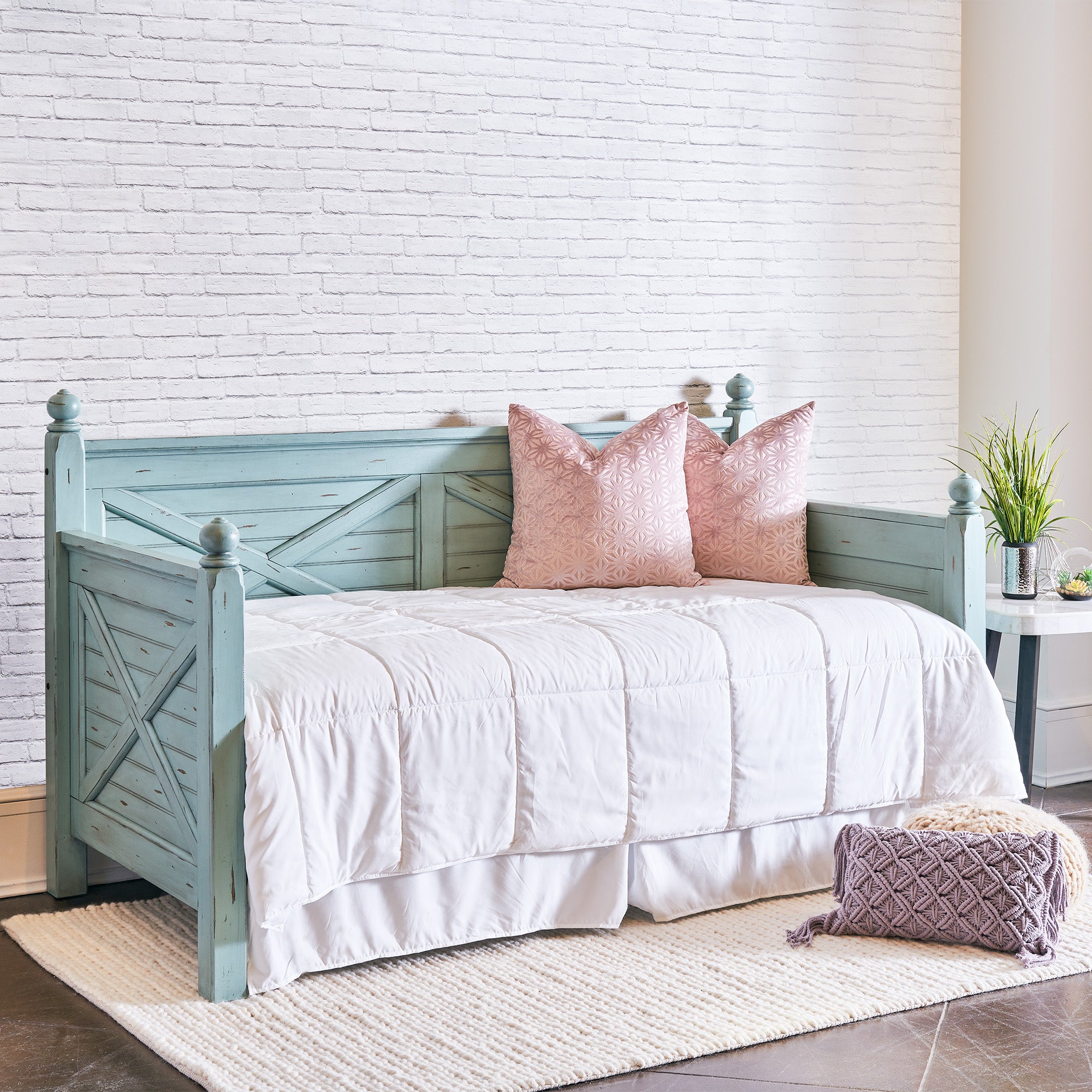 Woodhaven-Twin-Daybed-in-Distressed-Blue