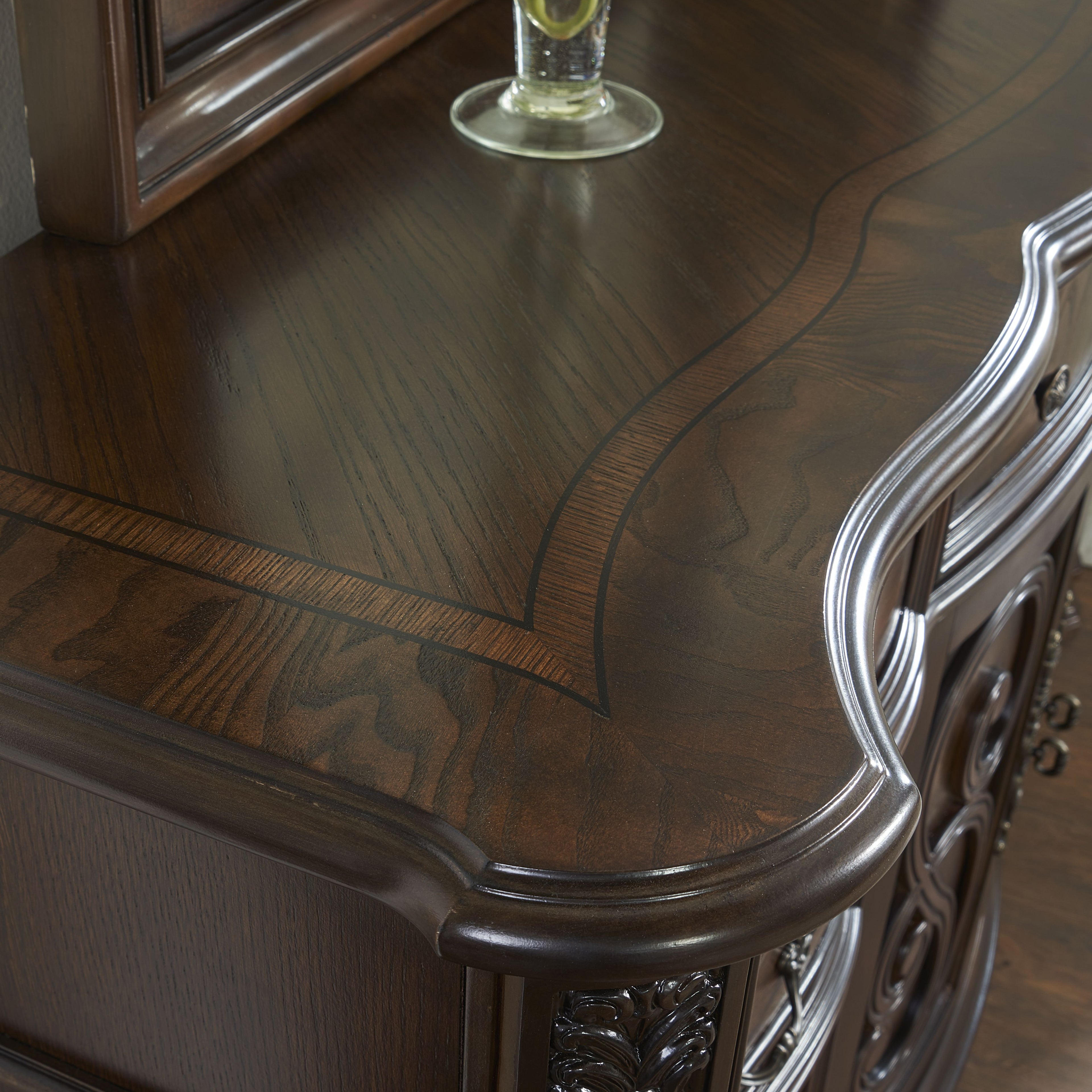 Royale Dresser